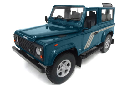Universal Hobbies 1/18 Land Rover Defender 90 TDI Blue